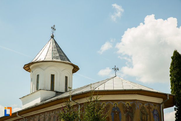 partea-de-sus-de-la-biserica-cuvioasa-paraschiva-din-scornicesti-judetul-olt.jpg