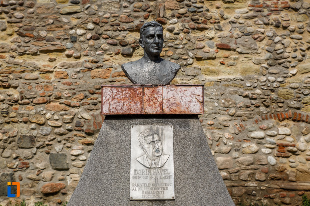 partea-de-sus-de-la-bustul-lui-dorin-pavel-din-sebes-judetul-alba.jpg