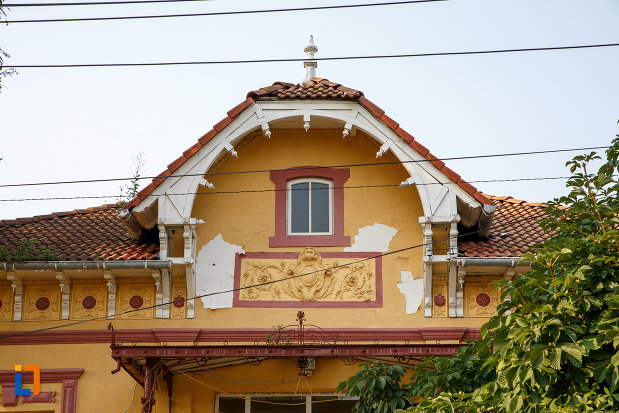 partea-de-sus-de-la-casa-linca-fost-notariat-din-rosiorii-de-vede-judetul-teleorman.jpg
