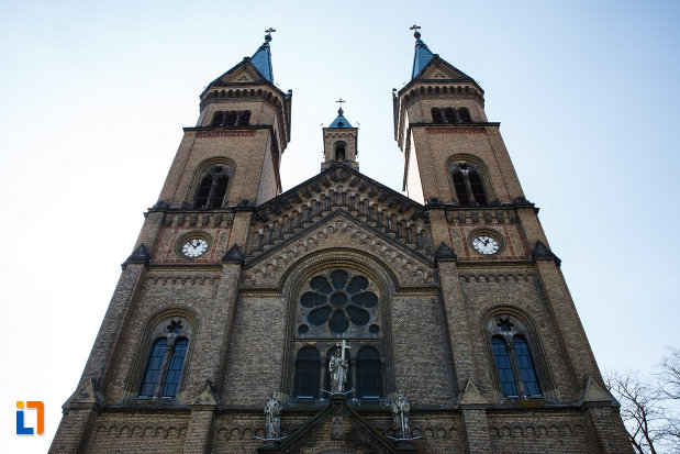 partea-de-sus-de-la-catedrala-romano-catolica-millenium-din-timisoara-judetul-timis.jpg