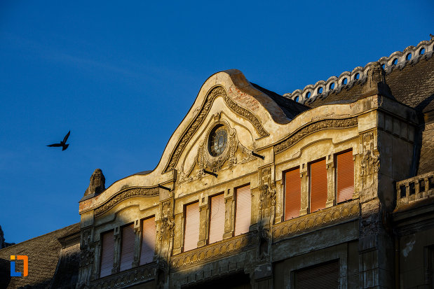 partea-de-sus-de-la-palatul-loffler-din-timisoara-judetul-timis.jpg