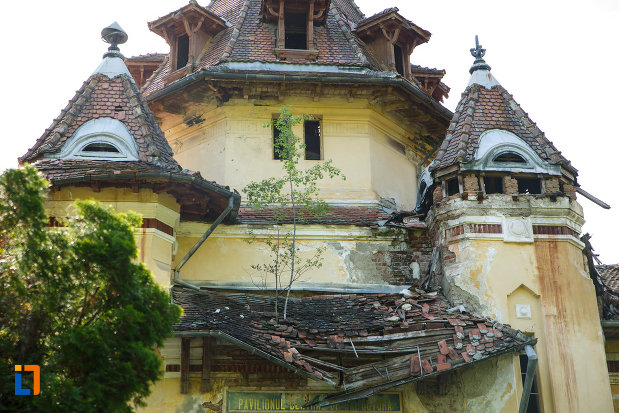 partea-de-sus-de-la-pavilionul-central-din-baile-govora-judetul-valcea.jpg