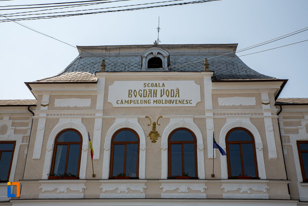 partea-de-sus-de-la-scoala-bogdan-voda-din-campulung-moldovenesc-judetul-suceava.jpg