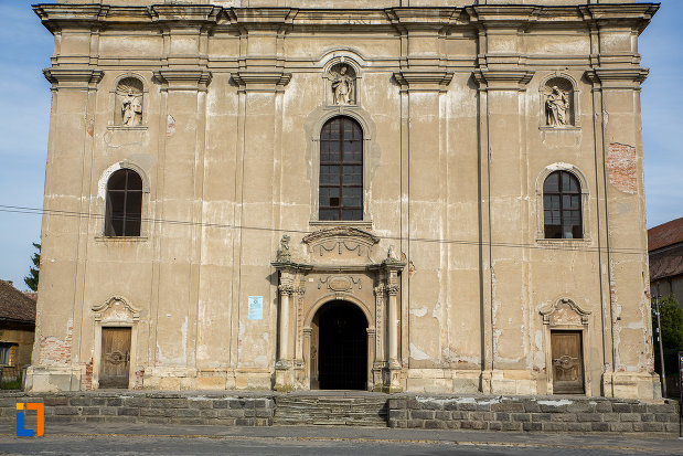 partea-din-fata-de-la-biserica-armeano-catolica-sf-elisabeta-din-dumbraveni-judetul-sibiu.jpg