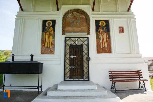 partea-din-fata-de-la-biserica-sf-gheorghe-domnesc-1677-din-ocnele-mari-judetul-valcea.jpg