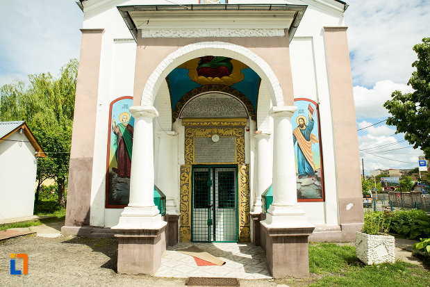 partea-din-fata-de-la-biserica-sf-ioan-botezatorul-din-caracal-judetul-olt.jpg