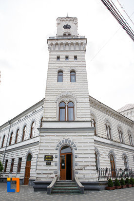 partea-din-fata-de-la-muzeul-de-etnografie-din-vatra-dornei-judetul-suceava.jpg