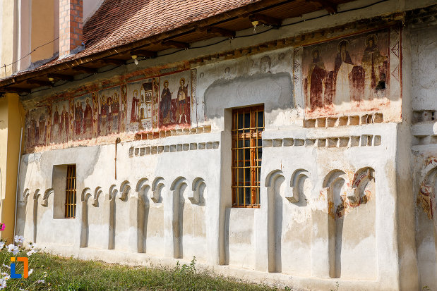 partea-din-latereral-de-la-biserica-din-grui-nasterea-sf-ioan-botezatorul-1742-din-saliste-judetul-sibiu.jpg