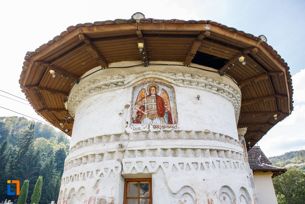 partea-din-spate-de-la-biserica-din-grui-nasterea-sf-ioan-botezatorul-1742-din-saliste-judetul-sibiu.jpg