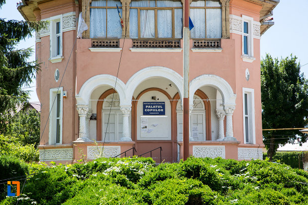 parterul-de-la-casa-bendic-azi-clubul-copiilor-din-targoviste-judetul-dambovita.jpg