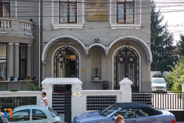 parterul-de-la-casa-fost-sediu-de-banca-1890-azi-hotel-angelo-doro-din-ploiesti-judetul-prahova.jpg