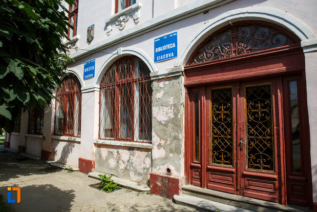 parterul-de-la-muzeul-de-etnografie-si-arta-populara-din-ciacova-judetul-timis.jpg
