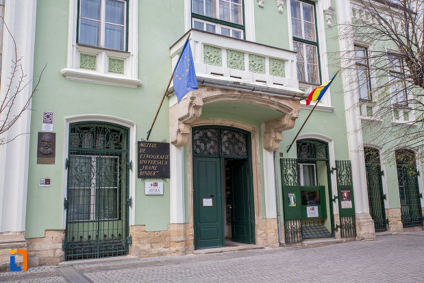 parterul-de-la-muzeul-de-etnogtrafie-universala-franz-binder-din-sibiu-judetul-sibiu.jpg