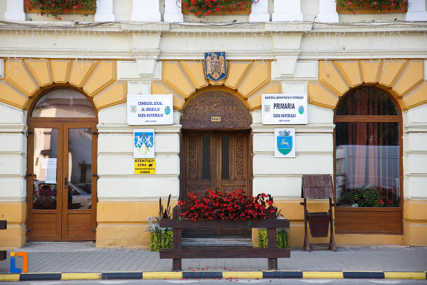 parterul-de-la-primaria-din-gura-humorului-judetul-suceava.jpg