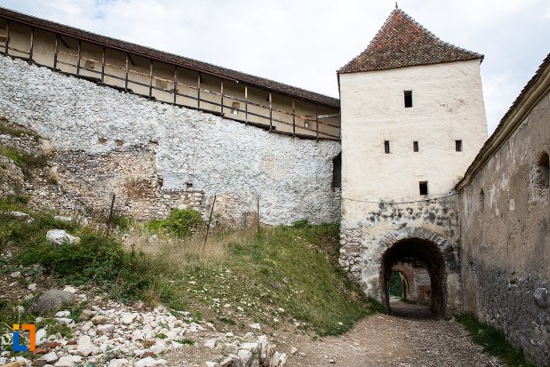 pasaj-prin-bastion-cetatea-rasnov-judetul-brasov.jpg