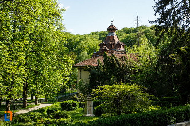 pavilionul-central-din-baile-govora-judetul-valcea-monument-de-arhitectura.jpg