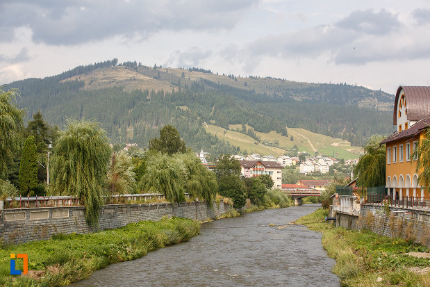 peisaj-montan-vazut-din-orasul-vatra-dornei-judetul-suceava.jpg