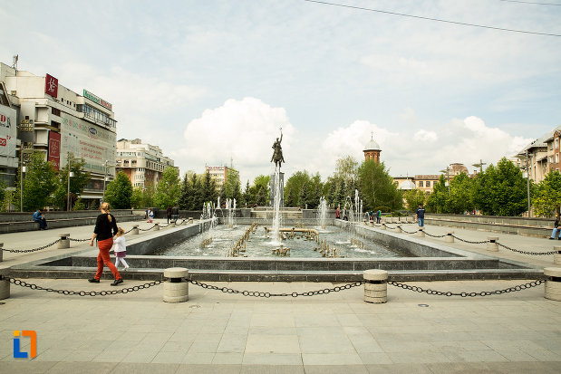 piata-cu-fantana-muzicala-din-craiova-judetul-dolj.jpg