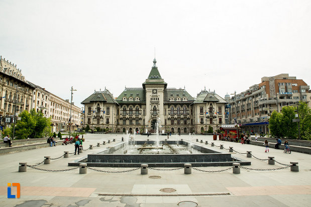 piata-cu-palatul-administrativ-prefectura-consiliul-judetean-din-craiova-judetul-dolj.jpg