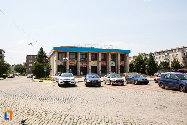 piata-pavata-langa-teatrul-valah-din-giurgiu-judetul-giurgiu2.jpg