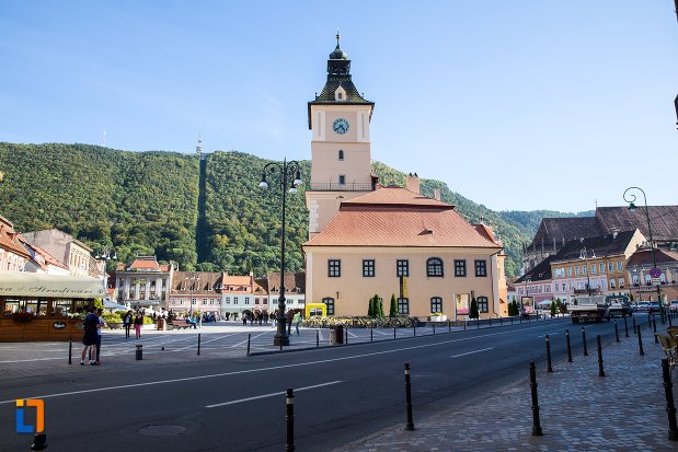 piata-si-biserica-emblematica-brasovul-vechi-judetul-brasov.jpg