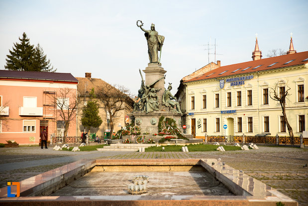 piata-si-monumentul-libertatii-din-arad-judetul-arad.jpg