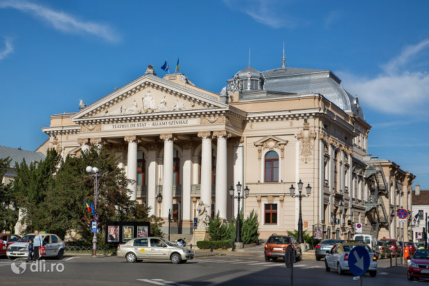 piata-si-teatrul-de-stat-din-oradea-judetul-bihor.jpg