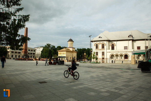 piata-unirii-din-focsani-judetul-vrancea.jpg