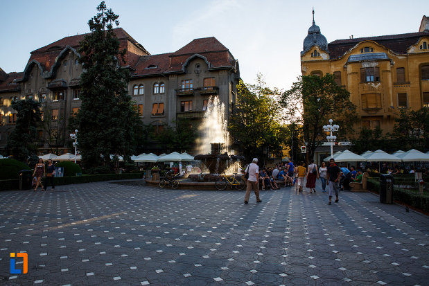 piata-victoriei-din-timisoara-judetul-timis-loc-de-plimbare.jpg