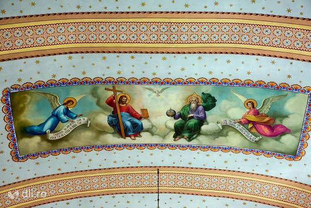 pictura-cu-sfinti-in-biserica-ortodoxa-din-piscolt-judetul-satu-mare.jpg
