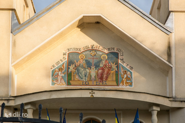 pictura-de-la-intrare-in-biserica-sf-treime-din-budesti-judetul-maramures.jpg
