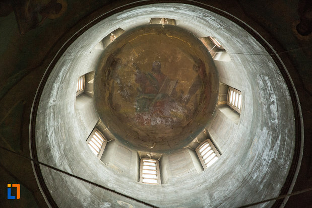 pictura-de-pe-cupola-din-biserica-grecescu-din-drobeta-turnu-severin-judetul-mehedinti.jpg