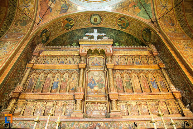 picturi-cu-sfinti-biserica-sf-apostoli-si-sf-gheorghe-din-caracal-judetul-olt.jpg