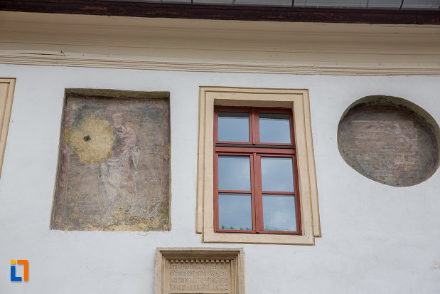 picturi-originale-de-la-casa-cu-fragment-din-capela-gotica-din-sibiu-judetul-sibiu.jpg