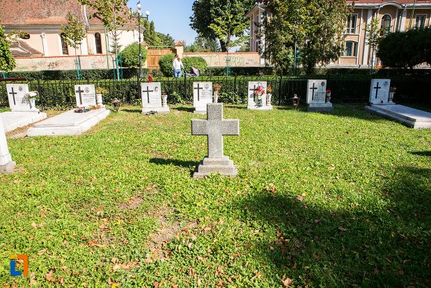 pietre-funerare-monumentul-eroilor-anticomunisti-din-brasov-judetul-brasov.jpg