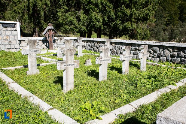 pietre-funerare-monumentul-si-cimitirul-eroilor-din-primul-razboi-mondial-din-predeal-judetul-brasov.jpg