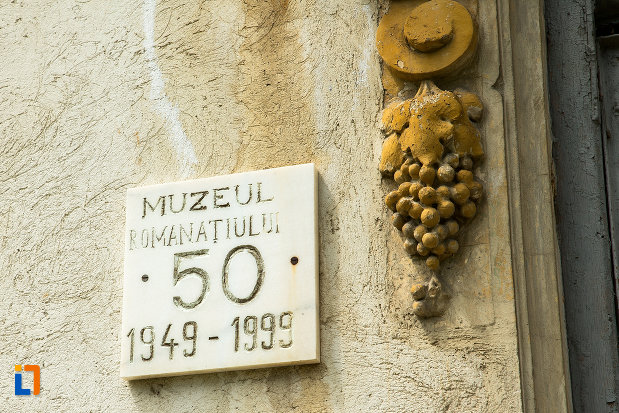 placa-aniversara-de-la-muzeul-romanatiului-din-caracal-judetul-olt.jpg