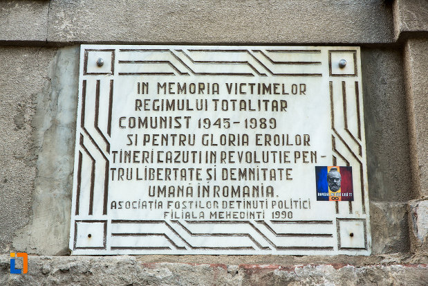 placa-comemorativa-de-la-muzeul-de-arta-din-drobeta-turnu-severin-judetul-mehedinti.jpg