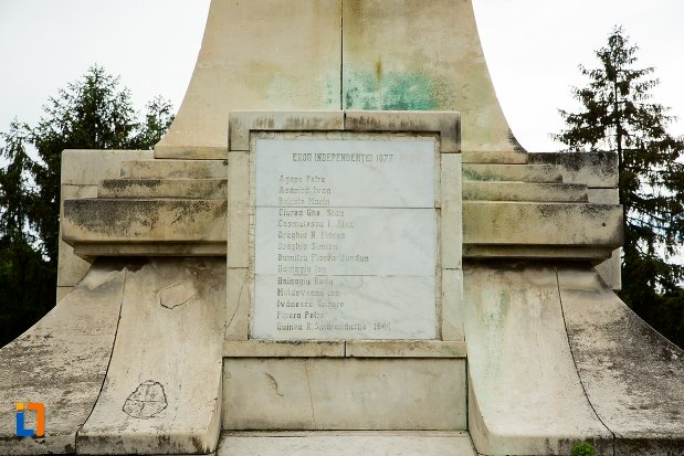 placa-de-marmura-cu-martiri-monumentul-independentei-din-corabia-judetul-olt.jpg