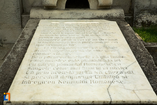 placa-de-marmura-inscriptionata-monumentul-eroilor-din-primul-razboi-mondial-din-drobeta-turnu-severin-judetul-mehedinti.jpg