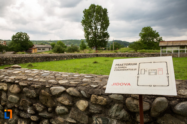 placa-informativa-castrul-roman-jidova-din-campulung-muscel-judetul-arges.jpg