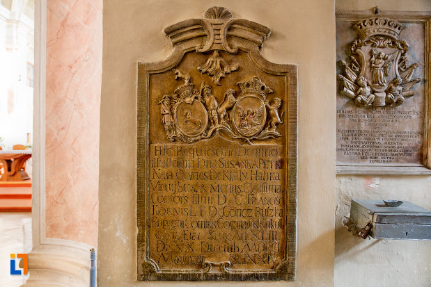 placa-insciptionata-din-biserica-franciscana-din-cluj-napoca-judetul-cluj.jpg
