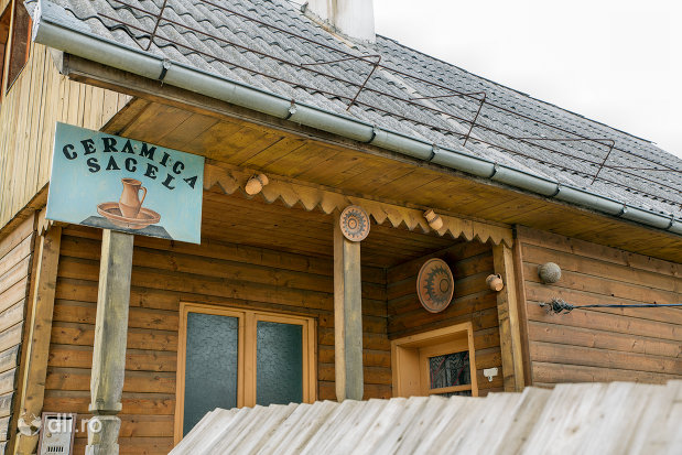 placuta-cu-ceramica-sacel-judetul-maramures.jpg