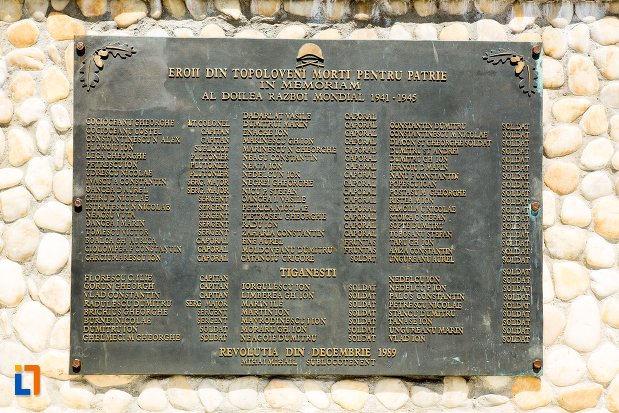 placuta-cu-martiri-monumentul-eroilor-din-topoloveni-judetul-arges.jpg