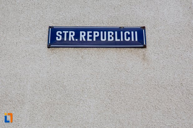 placuta-cu-str-republicii-din-rasnov-judetul-brasov.jpg