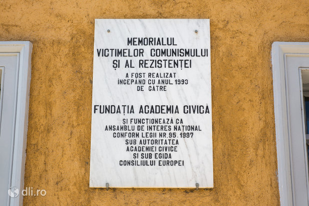 placuta-de-la-memorialul-victimelor-comunismului-si-al-rezistentei-din-sighetu-marmatiei-judetul-maramures.jpg