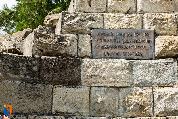 placuta-de-la-monumentul-eroilor-din-pucioasa-judetul-dambovita.jpg