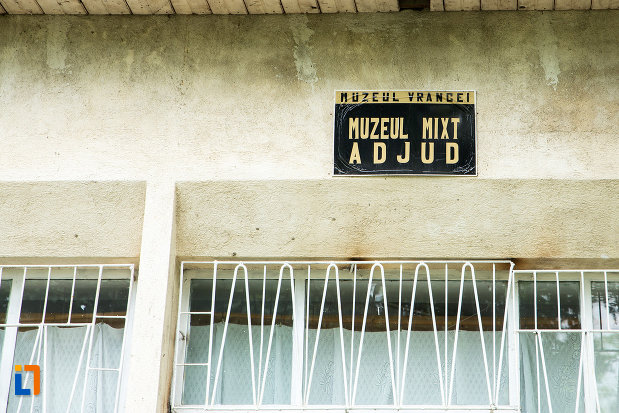 placuta-de-la-muzeul-vrancei-din-adjud-judetul-vrancea.jpg