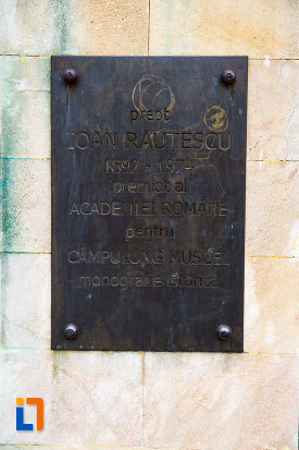 placuta-de-pe-bustul-preotului-ioan-rautescu-din-campulung-muscel-judetul-arges.jpg