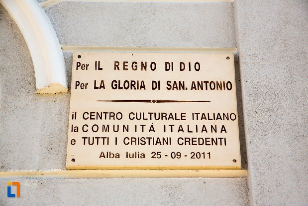 placuta-de-pe-capela-romano-catolica-din-alba-iulia-judetul-alba.jpg